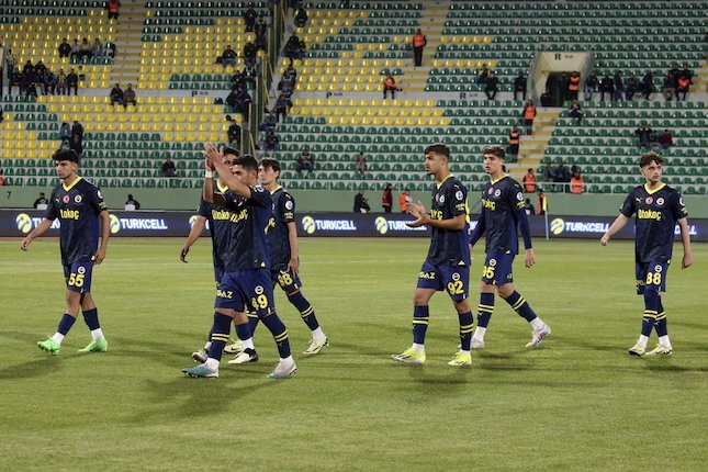 Fenerbahce Mainkan Tim U-19 dan Keluar Setelah Kebobolan