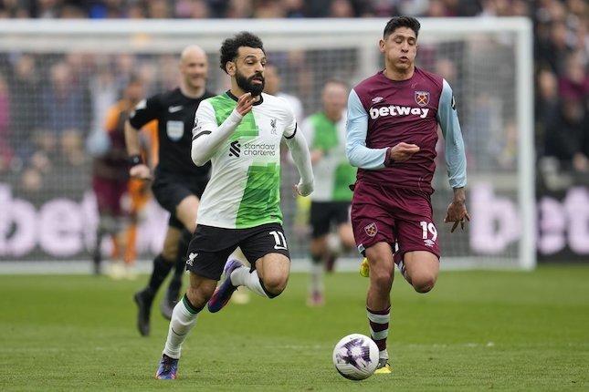 Salah dan Van Dijk Bertahan Salah dan Van Dijk Bertahan