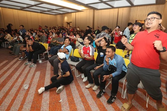 Fans Tetap Yakin Arsenal Bakal Juara Fans Tetap Yakin Arsenal Bakal Juara