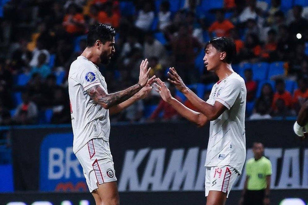 Gelandang Arema Asal Kolombia Ini Boyong Keluarganya ke Malang: Nyaman sih Gelandang Arema Asal Kolombia Ini Boyong Keluarganya ke Malang: Nyaman sih