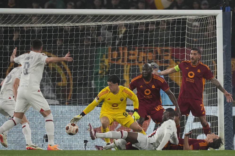 Suara Fans Usai Milan Keok dari Roma: Nggak Cuma Pioli, Cardinale Juga Harus Out!
