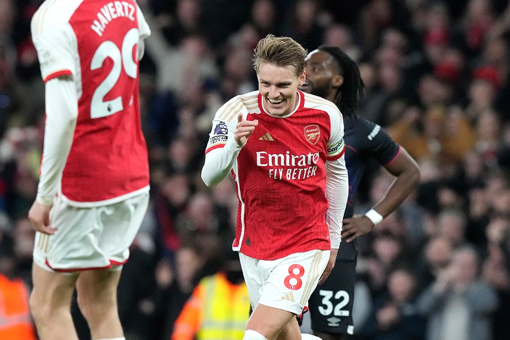 Rapor Pemain Arsenal Saat Tumbangkan Luton Town: Odegaard dan Smith Rowe Mantap Abis!