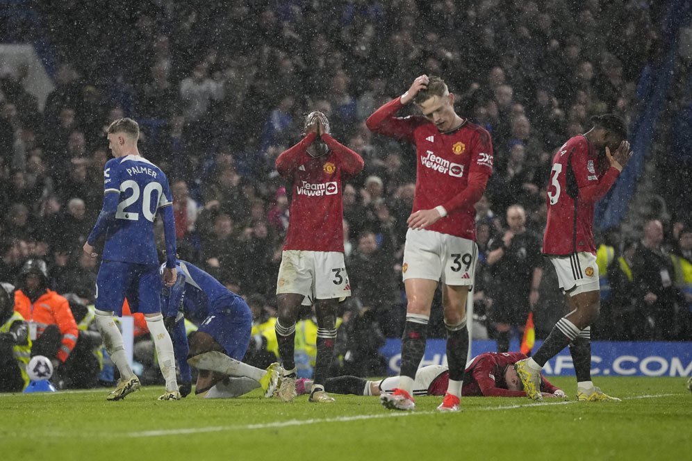 8 Meme Kocak Kekalahan Manchester United 3-4 dari Chelsea: Cristiano Ronaldo pun Tertawa! 8 Meme Kocak Kekalahan Manchester United 3-4 dari Chelsea: Cristiano Ronaldo pun Tertawa!