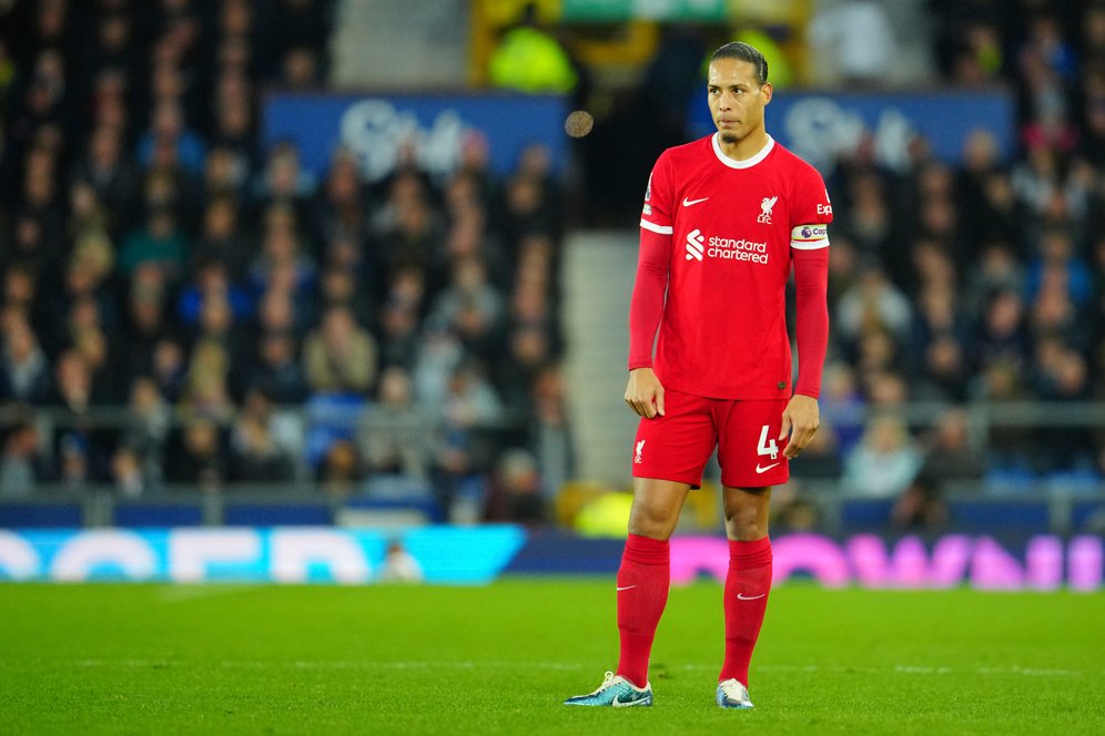 Digosipkan Bakal Cabut, Virgil Van Dijk Indikasikan Bertahan di Liverpool Digosipkan Bakal Cabut, Virgil Van Dijk Indikasikan Bertahan di Liverpool