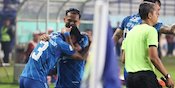 Persib Bandung Kena Denda Rp50 Juta Gara-gara Suporter Masuk Lapangan Persib Bandung Kena Denda Rp50 Juta Gara-gara Suporter Masuk Lapangan