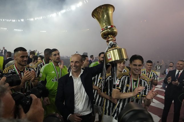 Persaingan di Bursa Pelatih Persaingan di Bursa Pelatih