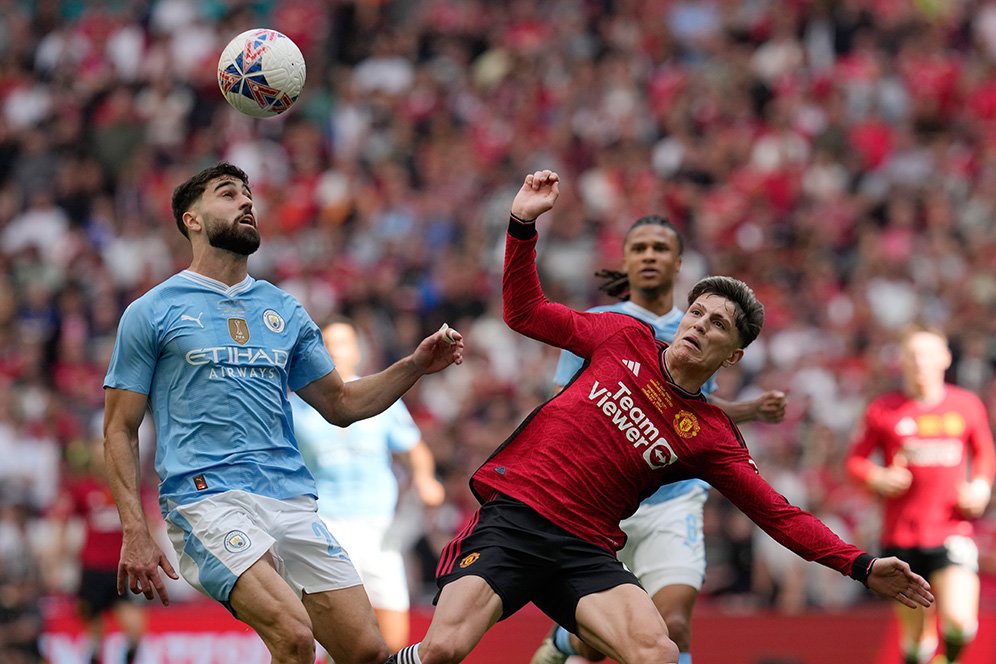 Musim yang Aneh untuk MU: Main Jelek Masih Juara FA Cup, Awal Tsunami Trofi Kah?! Musim yang Aneh untuk MU: Main Jelek Masih Juara FA Cup, Awal Tsunami Trofi Kah?!