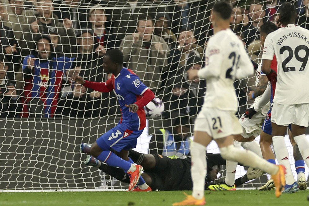 Pesan Legenda Arsenal Untuk Man United: Jangan Ganti Susunan Pemainmu Pesan Legenda Arsenal Untuk Man United: Jangan Ganti Susunan Pemainmu