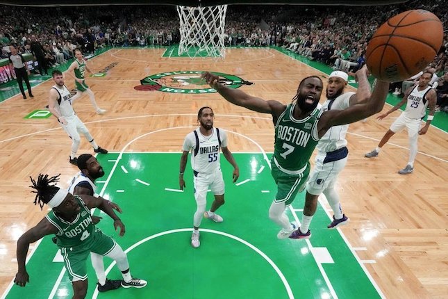 Jayson Tatum dan Jaylen Brown Menggila Jayson Tatum dan Jaylen Brown Menggila