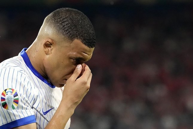 Kylian Mbappe Pakai Masker Khusus Kylian Mbappe Pakai Masker Khusus