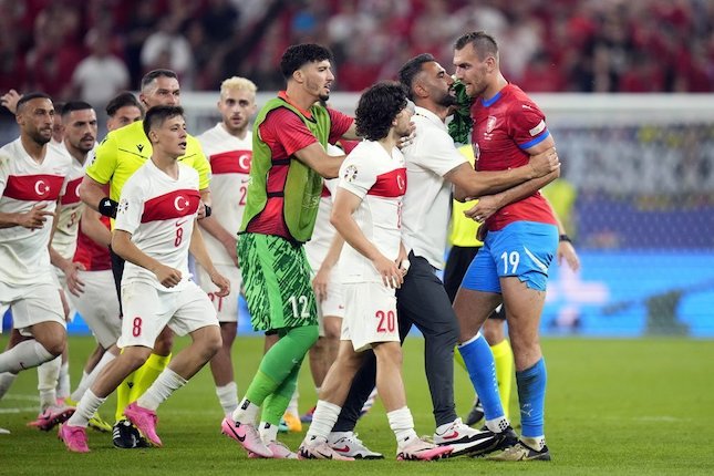 Laga Paling Brutal di Euro! Laga Paling Brutal di Euro!