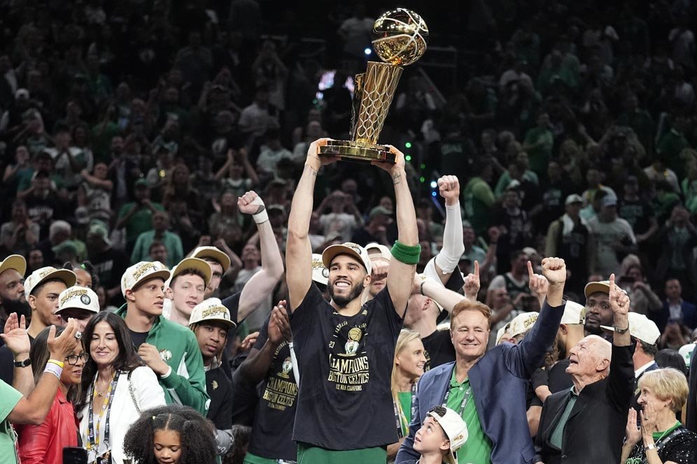 Tunggu 16 Tahun, Boston Celtics Juarai NBA Lagi Usai Sikat Dallas Mavericks di Final 2023/2024 Tunggu 16 Tahun, Boston Celtics Juarai NBA Lagi Usai Sikat Dallas Mavericks di Final 2023/2024