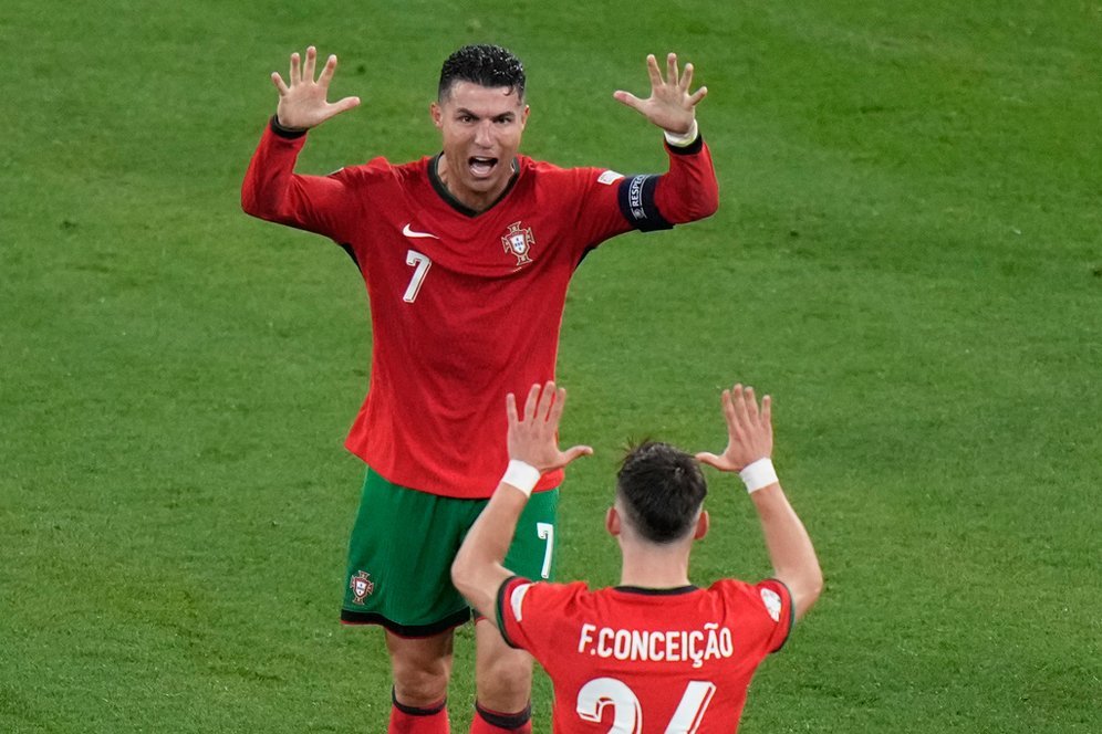 Euro 2024: Cristiano Ronaldo Dianggap Sebagai Titik Lemah Timnas Portugal! Euro 2024: Cristiano Ronaldo Dianggap Sebagai Titik Lemah Timnas Portugal!