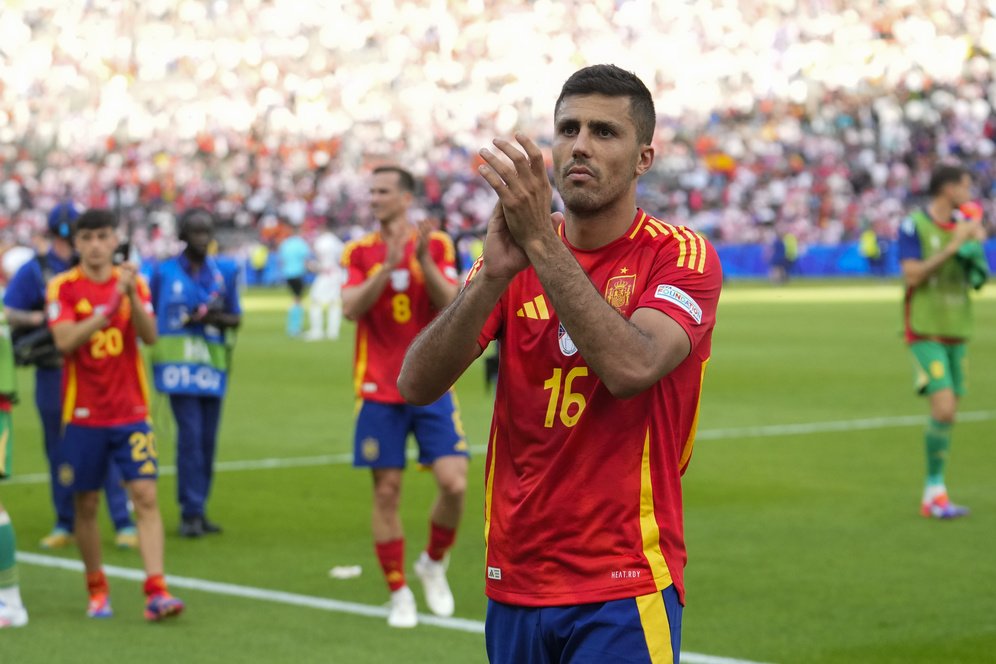 Rodri jadi Korban Pertama Aturan Baru UEFA, Dapat Sanksi Absen 1 Laga di Euro 2024!