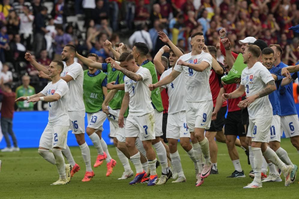 Manchester United Kepincut Bek Timnas Slovakia Ini? Manchester United Kepincut Bek Timnas Slovakia Ini?