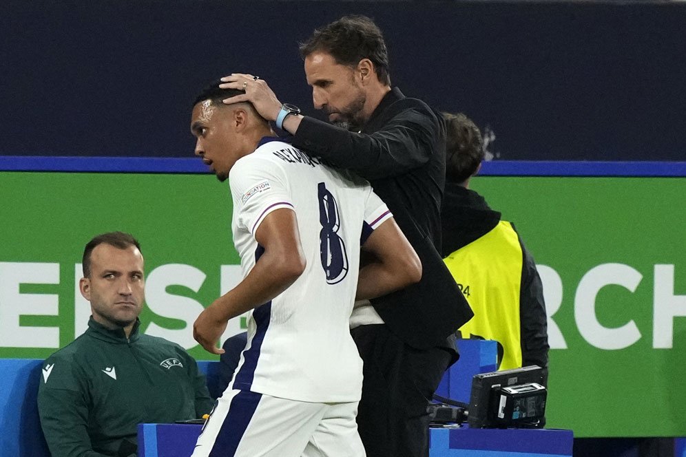 Disulap Jadi Gelandang di Laga Timnas Serbia vs Inggris, Trent Alexander-Arnold: Aman Terkendali! Disulap Jadi Gelandang di Laga Timnas Serbia vs Inggris, Trent Alexander-Arnold: Aman Terkendali!