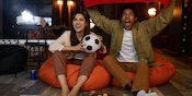 Cobain Cara Seru Nonton Bola Bareng Pacar, Jangan Lupa Jaga Kesegaran Nafas Biar Makin Pede Cobain Cara Seru Nonton Bola Bareng Pacar, Jangan Lupa Jaga Kesegaran Nafas Biar Makin Pede