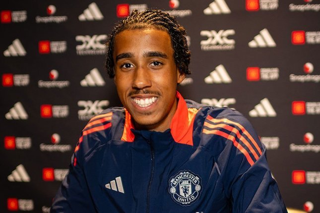 Manchester United Datangkan Leny Yoro Manchester United Datangkan Leny Yoro