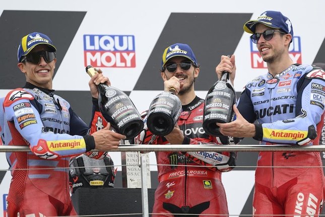 Podium Cara Terbaik Jalani Rehat Musim Panas