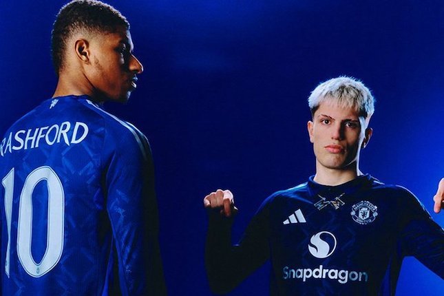 Manchester United Berubah Jadi Biru Manchester United Berubah Jadi Biru