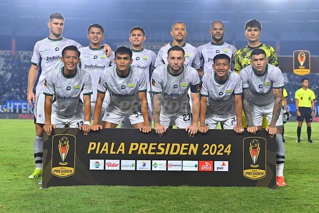 Gustavo Franca Pakai Nomor Punggung 4 Gustavo Franca Pakai Nomor Punggung 4