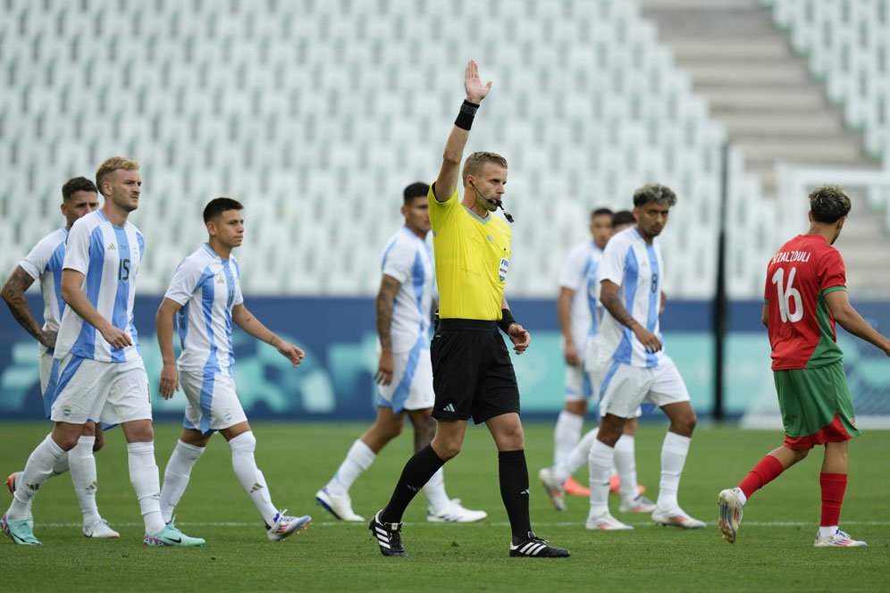 Sindiran Leo Messi untuk Kasus Skuad Argentina di Olimpiade: Sulit Dipercaya Sindiran Leo Messi untuk Kasus Skuad Argentina di Olimpiade: Sulit Dipercaya