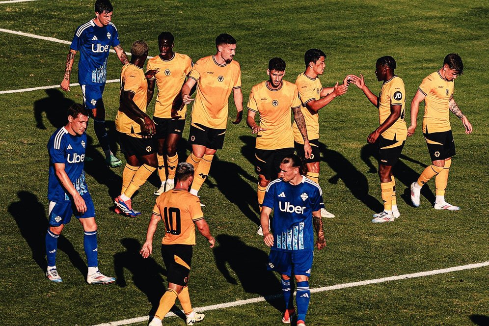 Waduh! Pemain Como Diklaim Bersikap Rasis Pada Striker Wolverhampton Asal Korea Selatan Ini