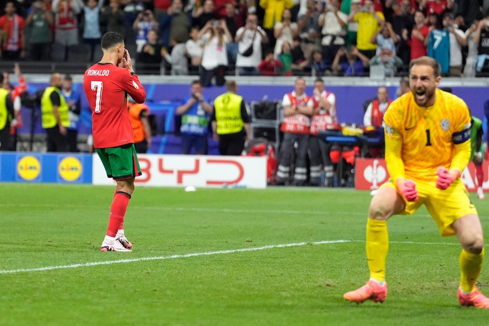 Sepak Bola Kejam untuk Timnas Slovenia yang Bersikap Baik Sepak Bola Kejam untuk Timnas Slovenia yang Bersikap Baik