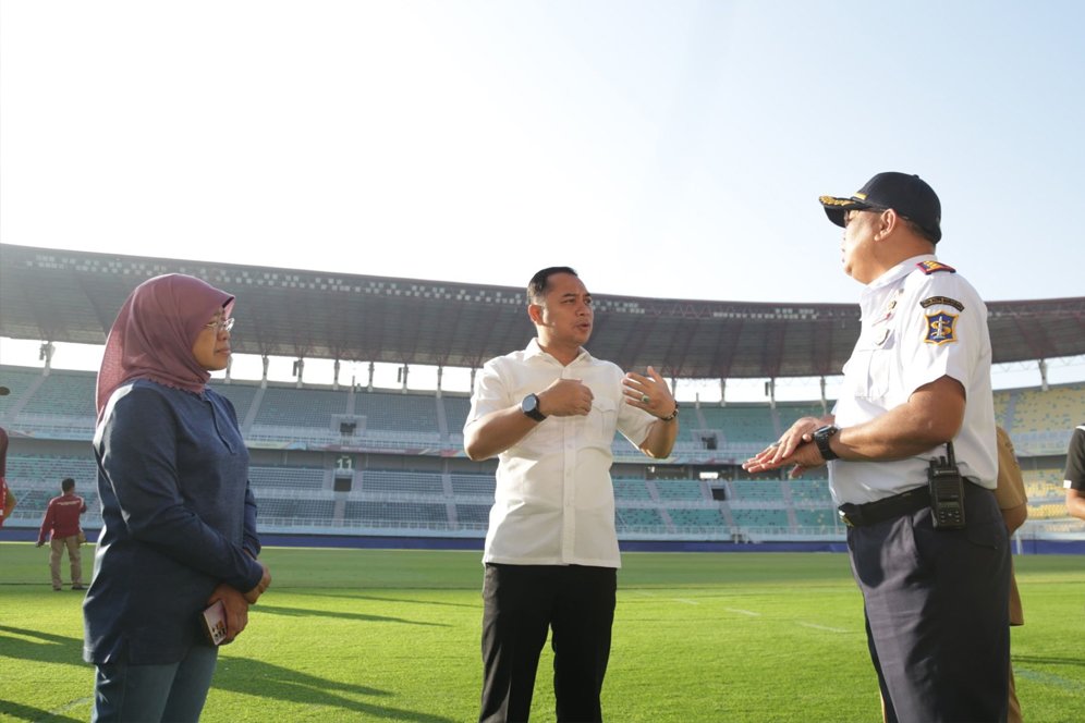 Piala AFF U-19: Agar Bau Tak Mengganggu, Pemkot Surabaya Atur Skema Pembuangan Sampah di Sekitar GBT Piala AFF U-19: Agar Bau Tak Mengganggu, Pemkot Surabaya Atur Skema Pembuangan Sampah di Sekitar GBT