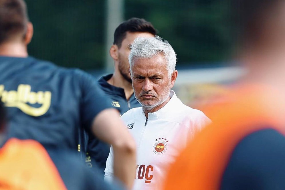 Manuver Jose Mourinho di Fenerbahce: 6 Pemain Baru Didatangkan, Eks Bomber Chelsea dan MU Ditendang Manuver Jose Mourinho di Fenerbahce: 6 Pemain Baru Didatangkan, Eks Bomber Chelsea dan MU Ditendang