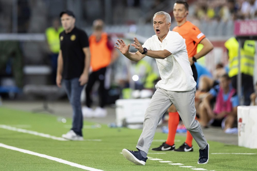 Belanja Mourinho di Fenerbahce Belum Selesai, Gelandang City Ini Sekarang Jadi Incarannya Belanja Mourinho di Fenerbahce Belum Selesai, Gelandang City Ini Sekarang Jadi Incarannya