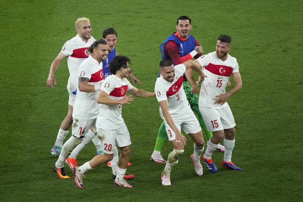2 Kuda Hitam di Babak 8 Besar Euro 2024: Mampukah Timnas Turki Melaju Lebih Jauh? 2 Kuda Hitam di Babak 8 Besar Euro 2024: Mampukah Timnas Turki Melaju Lebih Jauh?