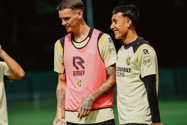 Awal Karier dan Pengembangan di Vitesse Awal Karier dan Pengembangan di Vitesse
