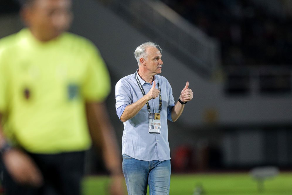 Pelatih Arema FC Ikut Lempar Pujian pada Timnas Indonesia