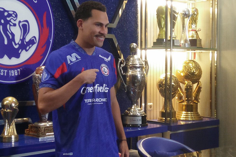 Urung Datangkan Playmaker dan Pinang Gelandang Bertahan, Ini Penjelasan Arema FC