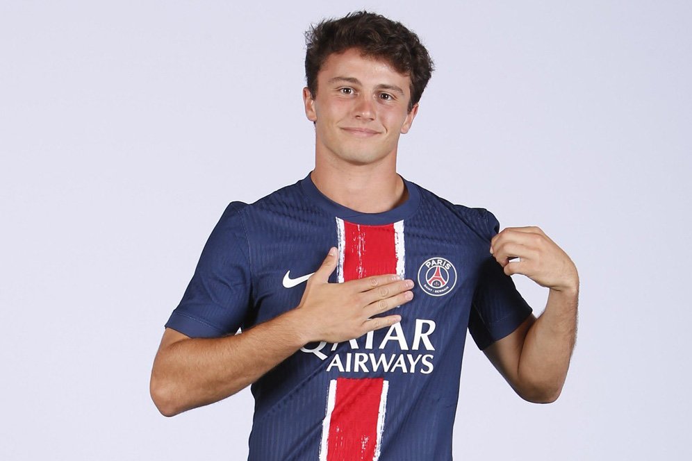PSG Resmi Kenalkan Joao Neves
