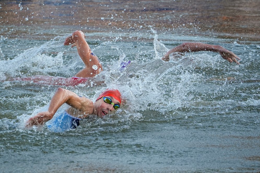 Kontroversi Olimpiade 2024: Atlet Triathlon Belgia Jatuh Sakit Usai Berenang di Sungai Seine Kontroversi Olimpiade 2024: Atlet Triathlon Belgia Jatuh Sakit Usai Berenang di Sungai Seine