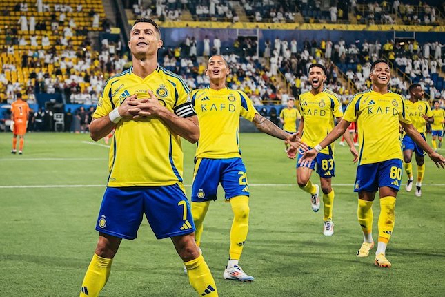 Salah Bisa Ikuti Jejak Ronaldo & Messi Salah Bisa Ikuti Jejak Ronaldo & Messi