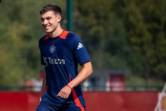 Debut Tertunda? Debut Tertunda?