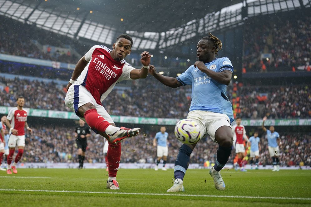 Kali ini, Bek Arsenal Satu Suara dengan Pemain Man City dan Liverpool Kali ini, Bek Arsenal Satu Suara dengan Pemain Man City dan Liverpool