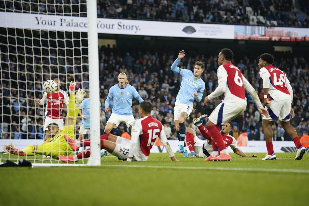 Kontroversi Rugikan Man City: Wasit Tarik Kyle Walker Keluar Posisi, Arsenal Langsung Cetak Gol