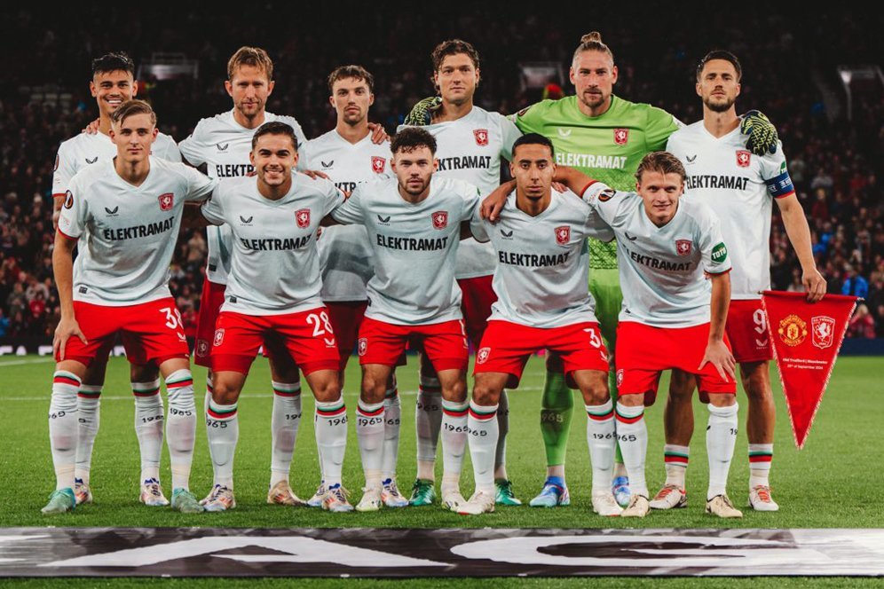 Rapor Pemain FC Twente Saat Imbangi Manchester United: Manyala, Mees Hilgers Terbaik ke-3! Rapor Pemain FC Twente Saat Imbangi Manchester United: Manyala, Mees Hilgers Terbaik ke-3!