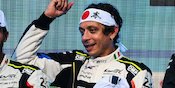 Valentino Rossi Kenang Momen Bareng Ferrari, Kini Antusias Lihat Lewis Hamilton di Formula 1 2025