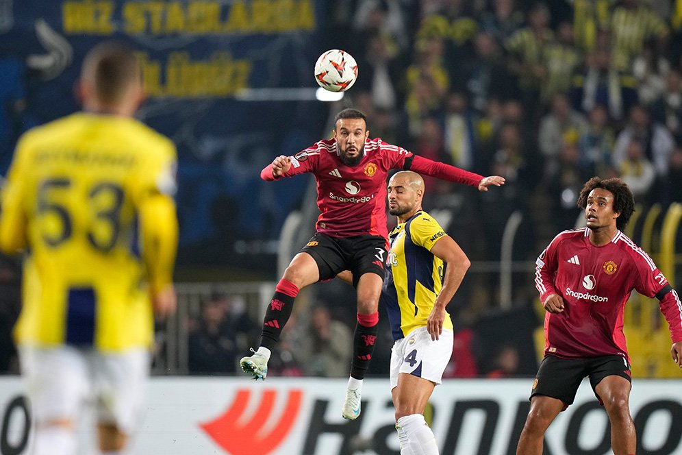 Alamak! Satu Lagi Bek Manchester United Tumbang Karena Cedera Alamak! Satu Lagi Bek Manchester United Tumbang Karena Cedera