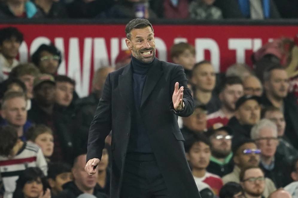 MU Ditahan Imbang Chelsea, Ruud van Nistelrooy Ambil Sisi Positif MU Ditahan Imbang Chelsea, Ruud van Nistelrooy Ambil Sisi Positif
