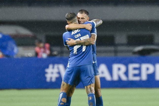 Paket Lengkap Bernama Ciro Alves Paket Lengkap Bernama Ciro Alves