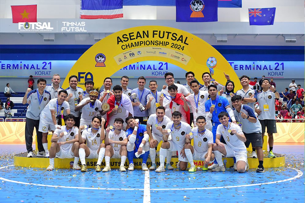 Betapa Indahnya Momen Timnas Indonesia dan Timnas Futsal Indonesia Makan Malam dan Foto Bareng Betapa Indahnya Momen Timnas Indonesia dan Timnas Futsal Indonesia Makan Malam dan Foto Bareng