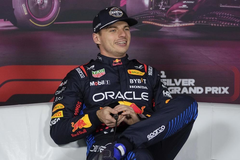 Max Verstappen Ngaku Tak Pernah Serius Ingin ke Mercedes: Saya Setia pada Red Bull Max Verstappen Ngaku Tak Pernah Serius Ingin ke Mercedes: Saya Setia pada Red Bull