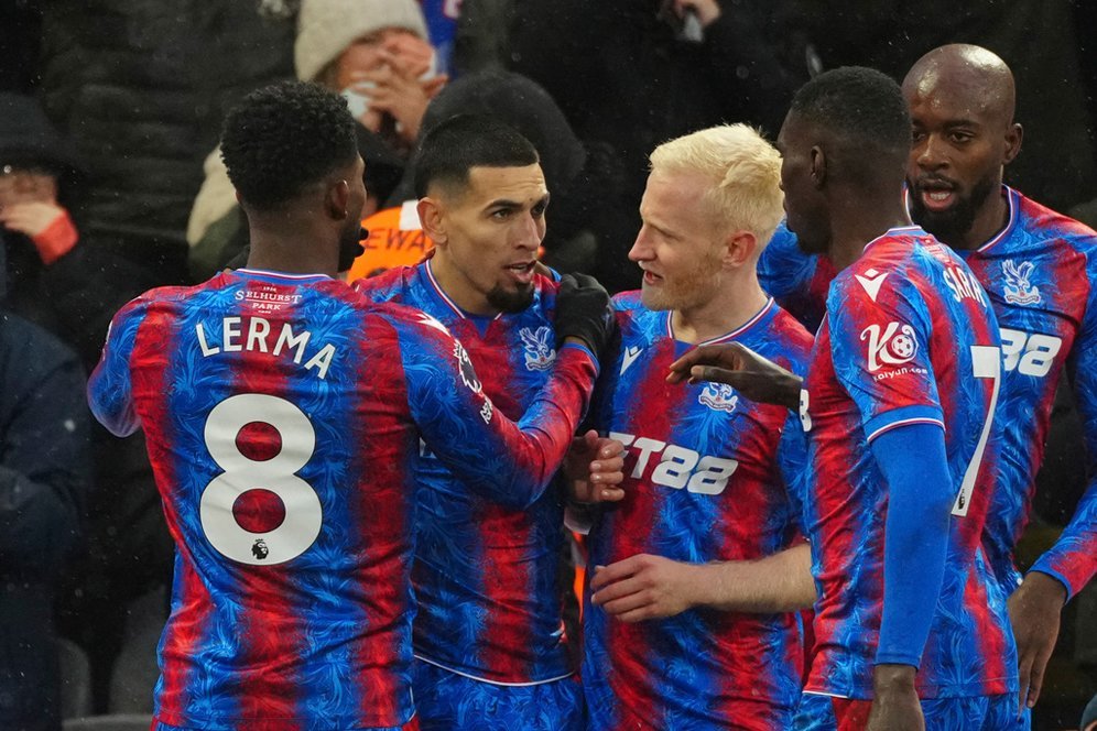 Diisukan Jadi Incaran Barcelona Hingga Chelsea, Ini Pengakuan Bek Crystal Palace