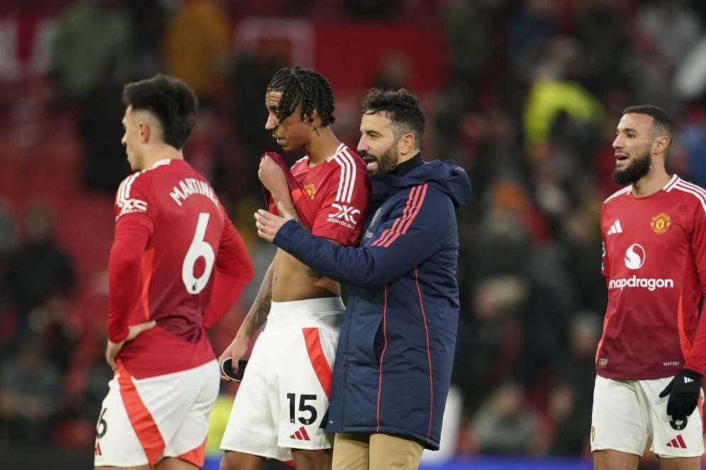 Pesan Ruben Amorim ke Fans MU: Badai Pasti Berlalu, Percayalah! Pesan Ruben Amorim ke Fans MU: Badai Pasti Berlalu, Percayalah!